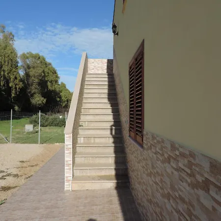 I Doni Del Mandorlo Фермерский дом